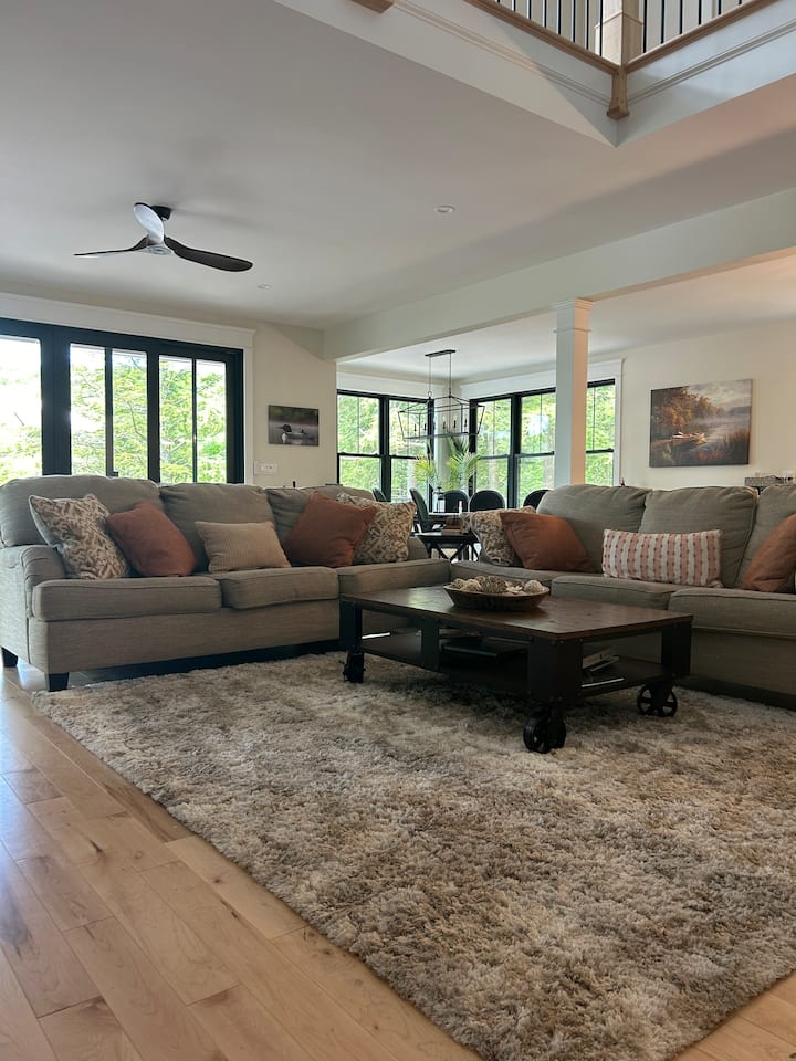 Waterfront Peaceful Contemporary - New Hampshire