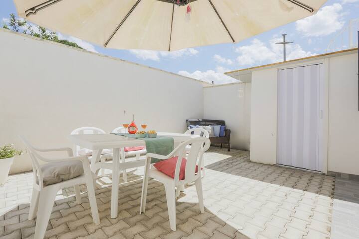 Modernissimo immobile con patio+parcheggio privato gallery image 5