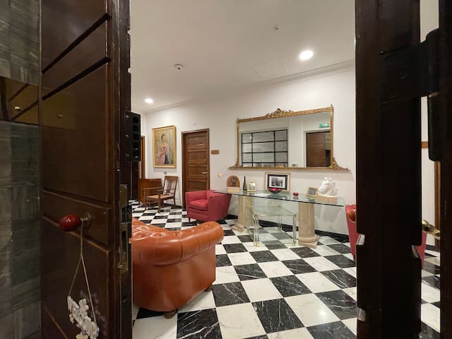 A PLUS Rome flat near theTrevi Fountain+parking