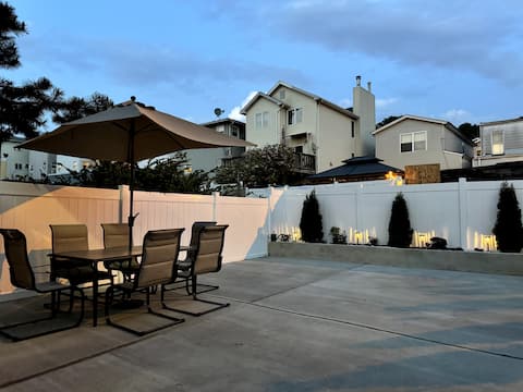 Luxurious 4BD APT + EV Parking