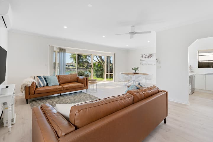 The Water House—lakeside Serenity & Modern Comfort - Victor Harbor