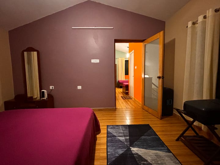 ეს არის საძინებელი, რომელსაც კარი აქვს!