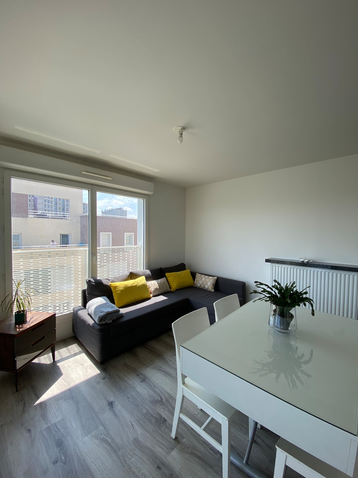 Airbnb con migliori performance: 3-room apartment with balcony a Ivry Sur Seine