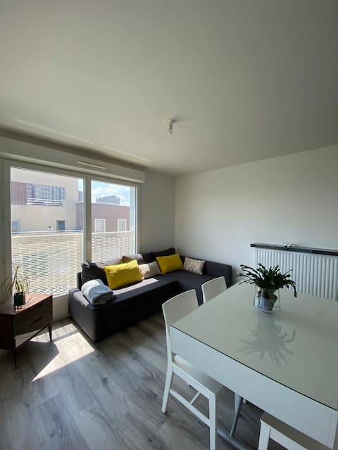Top performing Airbnb: 3-room apartment/balcony/Parking/200 m from the metro in Ivry Sur Seine
