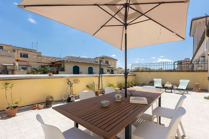 Amazing Penthouse Prati Vatican Terrace gallery image 3