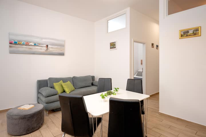 2br Beachfront Family Apartment - Bol