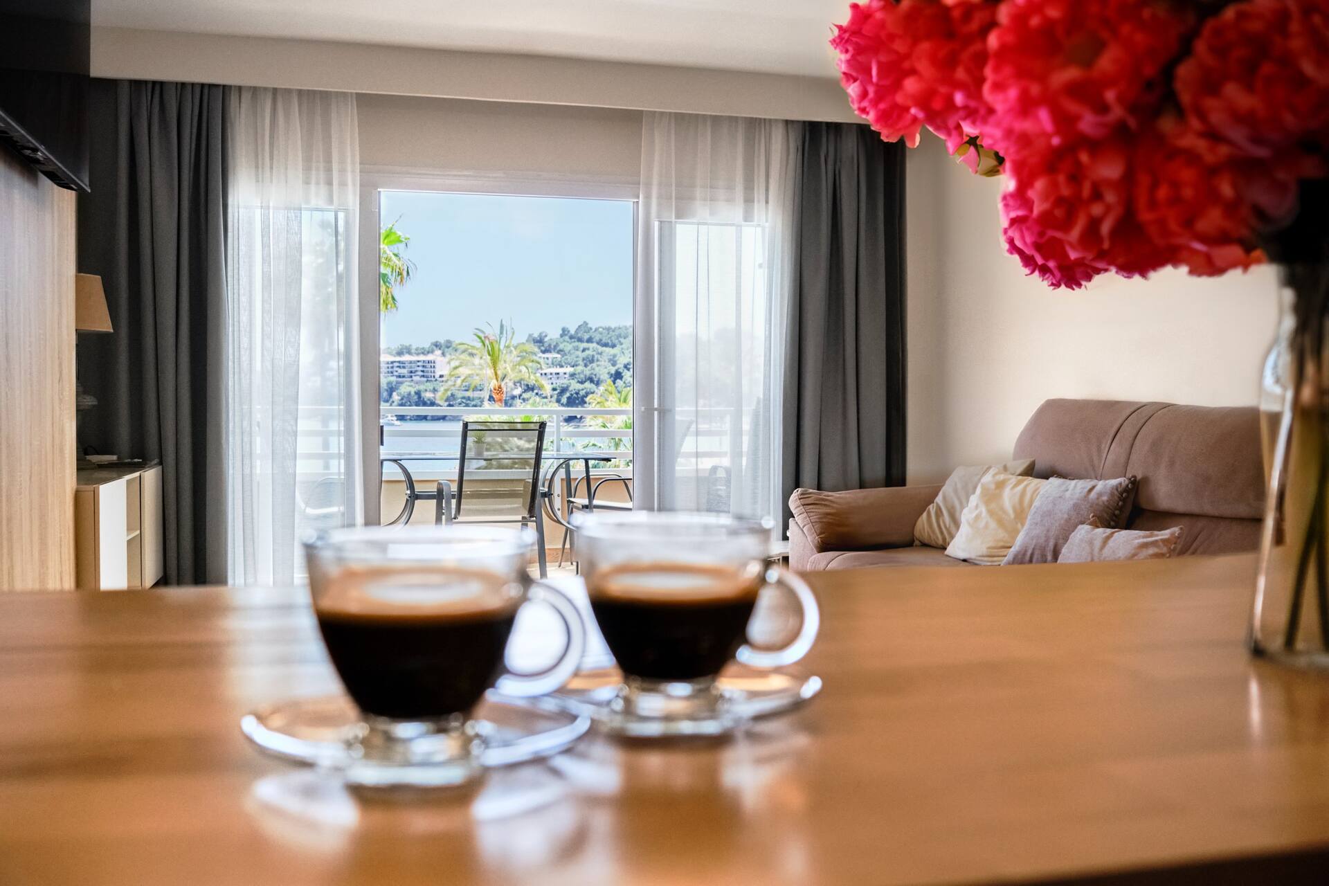 Elegant beachfront apartment in Magaluf
