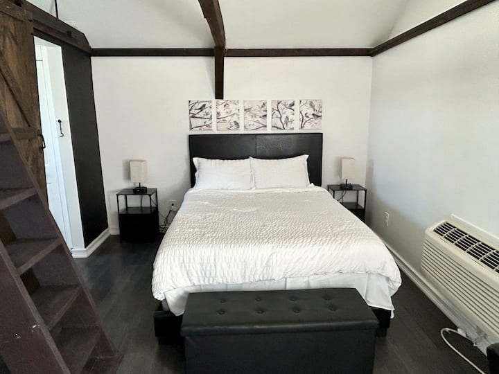 Lit queen confortable 