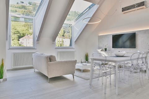 Popular Airbnb listing: Panoramic Penthouse 120mq, 3 BR, Private Parking in Bolzano