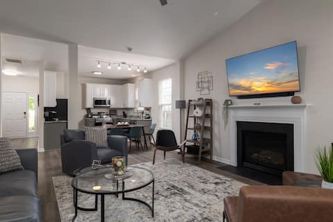 High Point's Gem! Group Friendly! Five Bedrooms!
