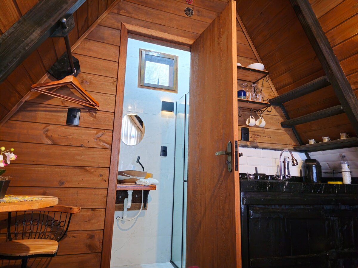 Airbnb em destaque: Swiss Chalet - Zen cabin with fireplace in Cunha em Cunha