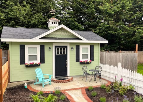~The Cutest Garden Cottage in Seaside Village~