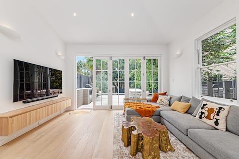 Successful Airbnb property: Sauna, parking, outdoor entertaining in Sydney