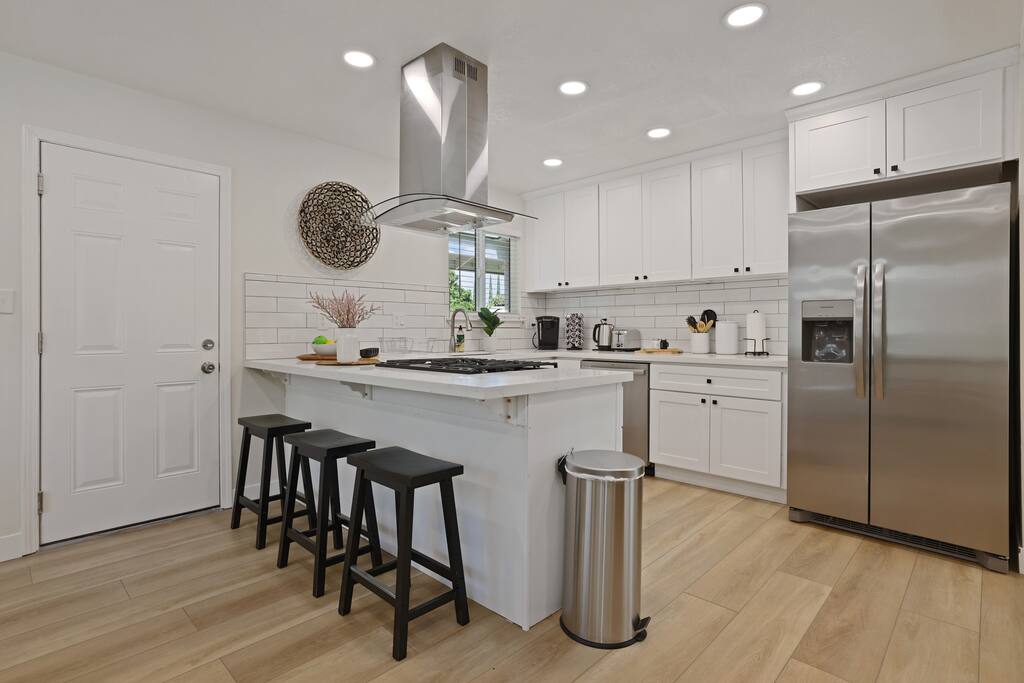 4B/2Ba | Foosball Table | Bright & Open Floor Plan