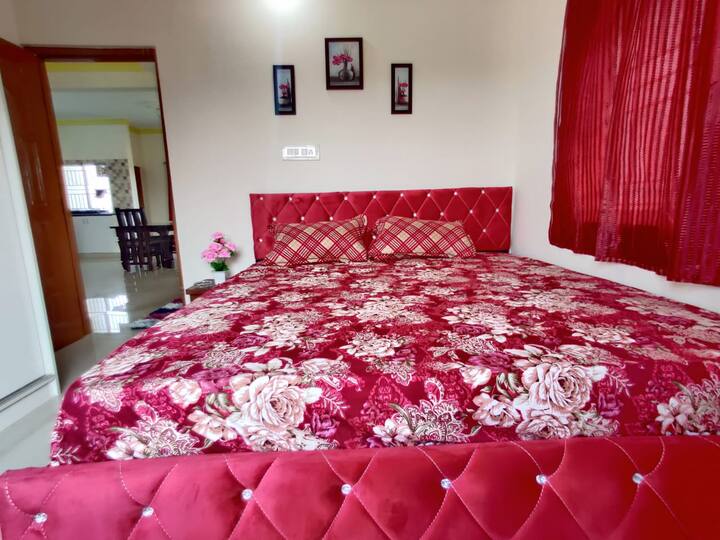 बेडरूम 2 में एक अलमारी, तौलिए, हैंगर शामिल हैं।
 ध्यान दें: बिल्डिंग में शेयर्ड वॉशिंग मशीन उपलब्ध है 