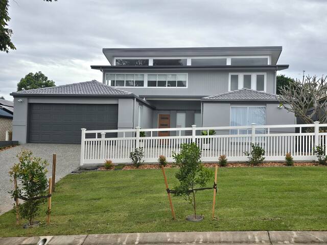 The Homestead – Sleeps 8, Pet on approval gallery image 3