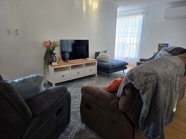 The Homestead – Sleeps 8, Pet on approval gallery image 2