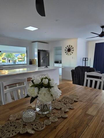 The Homestead – Sleeps 8, Pet on approval gallery image 4