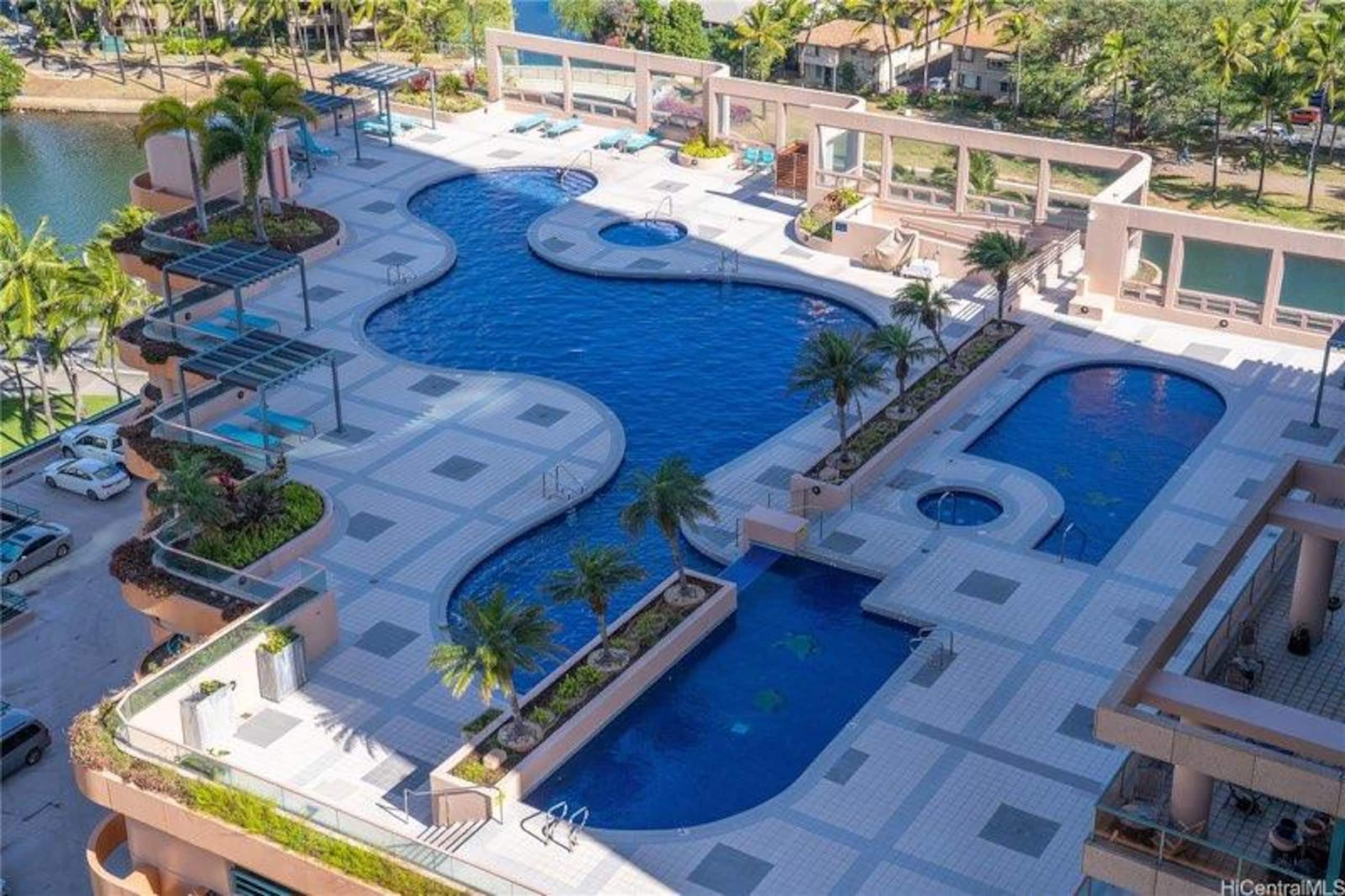 Condo in Honolulu · ★5.0 · 1 bedroom · 3 beds · 2 private baths - Image 40