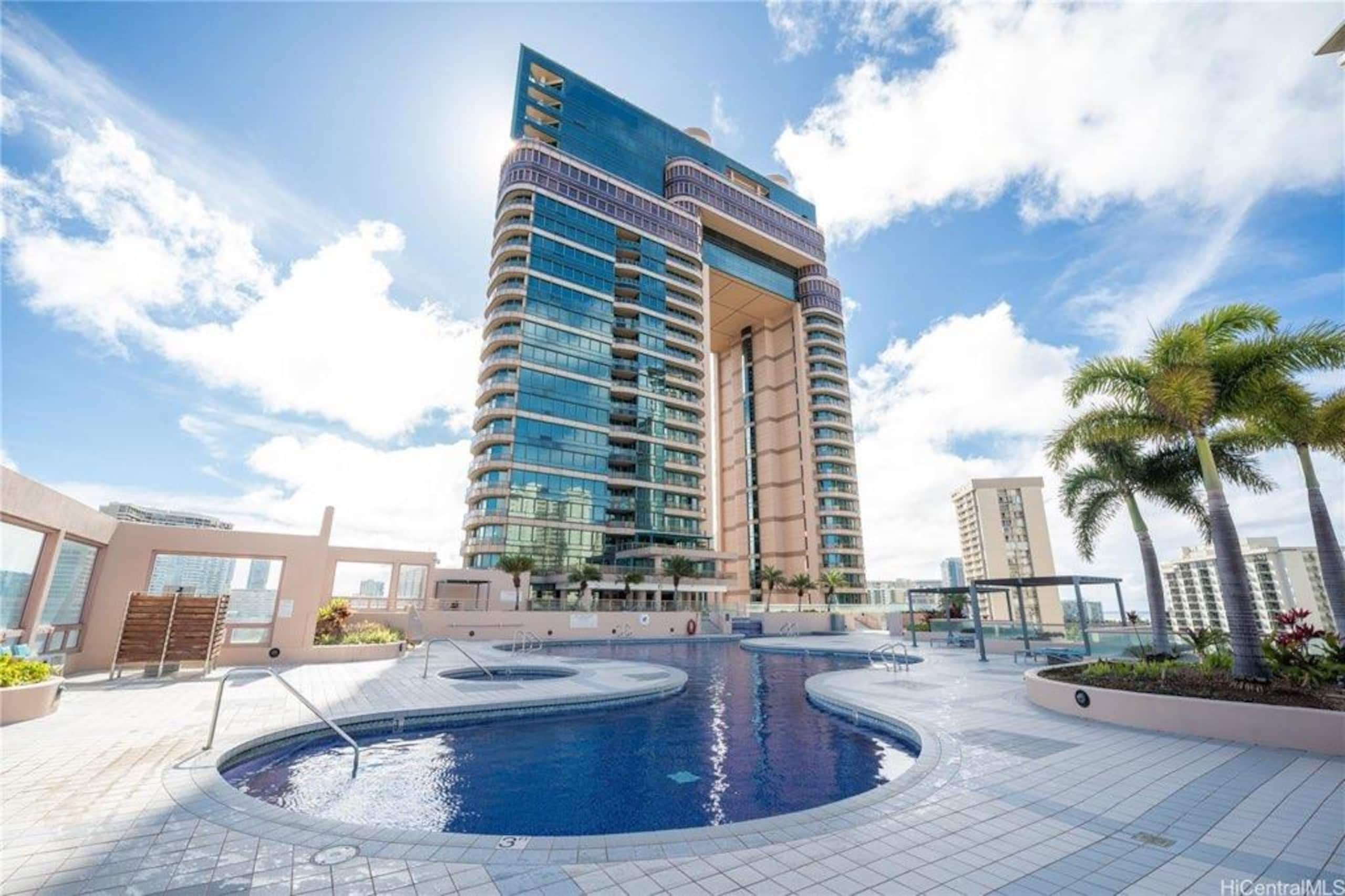 Condo in Honolulu · ★5.0 · 1 bedroom · 3 beds · 2 private baths - Image 39