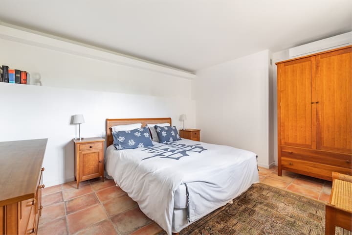 Двойно легло – Отопление Климатик – Спално бельо – Съхранение на дрехи – Щори за затъмняване на стаята