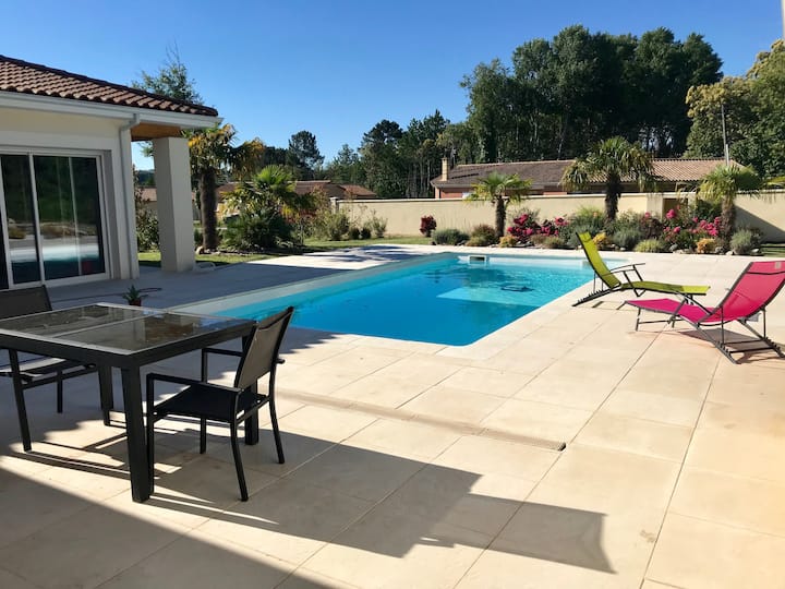 Villa 210 M Avec Piscine - Chancelade