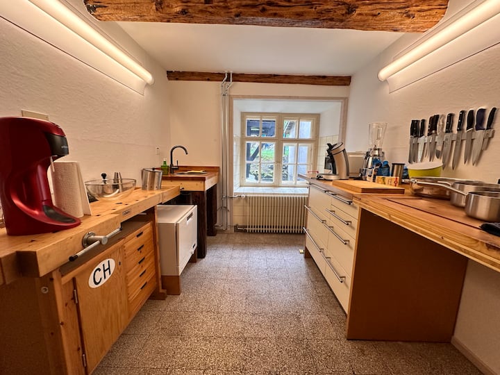 Cosy Stay Near Stunning Sights, On Main Street - Canton of Glarus
