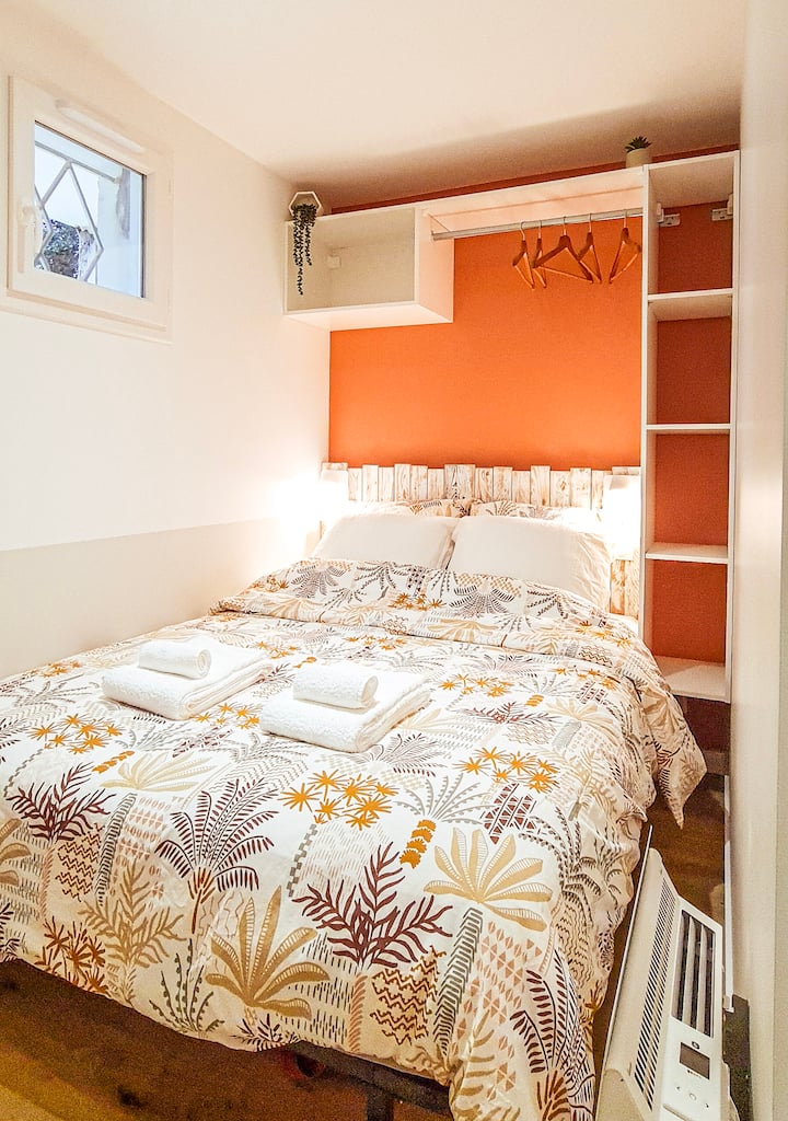 Удобна соба, обезбедена е постелнина.