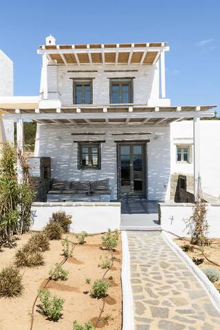 The Nature Breeze House in Santa Maria, Paros