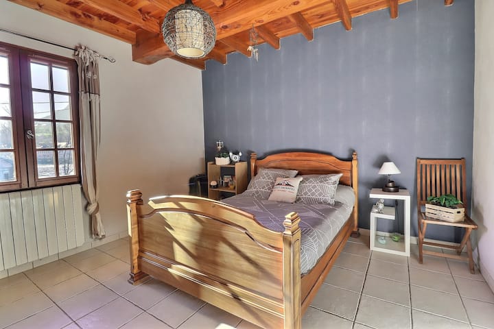 Საძინებელი 1-ლი სართული, საწოლი 140*190