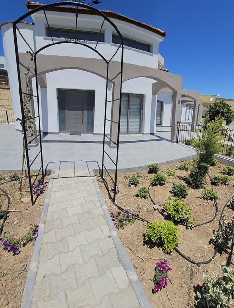 Spacious Bungalow 1 near the Beach and Merit Park