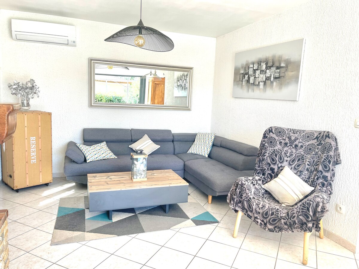 Erfolgreiche Airbnb-Immobilie: Air-conditioned villa with pool in Provence Alpes Côte D'azur