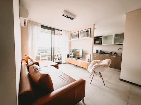 Cool 2BD parking, pool and gym