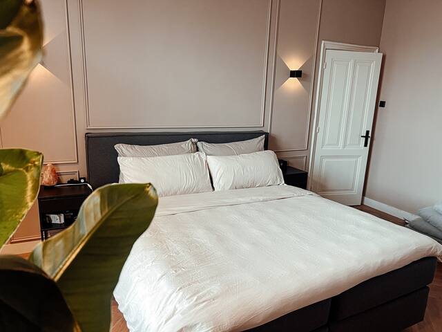 Gezinswoning bij strand en stad