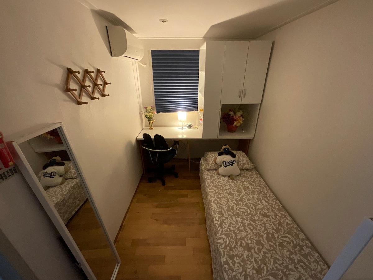 Комнаты длительных свиданий ик-5 рязанская область. Комната на долгий срок. Элитные общежития в москве. Маленький домик. Четыре комнаты киров.