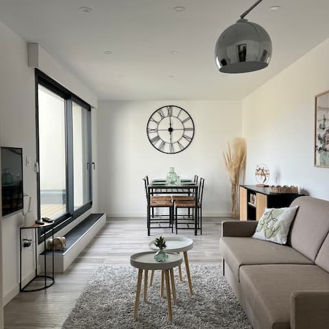 Top performing Airbnb: Apartment cozy with terrace and fantastic view in Bussy Saint Georges