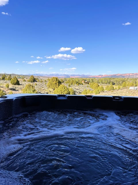 The Meadow - Secluded, Hot Tub, Views, Nat'l Parks