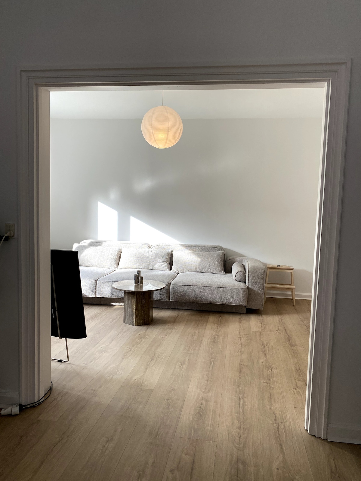 Regardez de la salle à manger en direction du salon