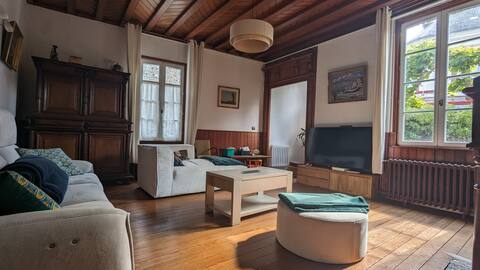 Popular Airbnb listing: Etretat - 3 bd/5 p - 1 parking space in Étretat