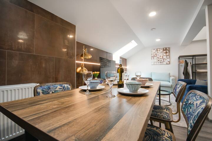 Vibrant Apt in Vinohrady with A/C – CORU House gallery image 2