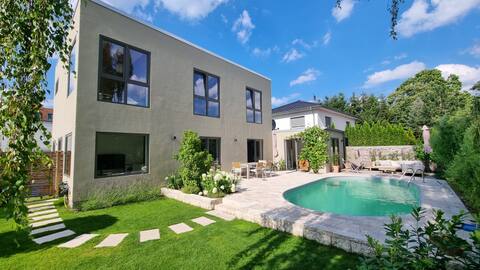 Designer house with a pool in a top location
