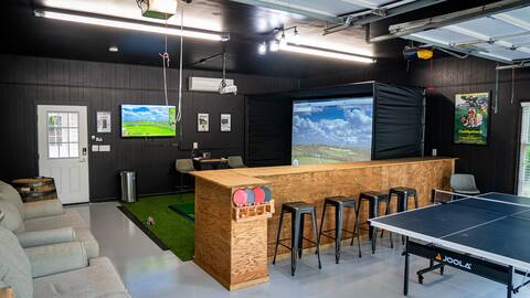 Insane Golf Retreat & Simulator - Bogey Bunks