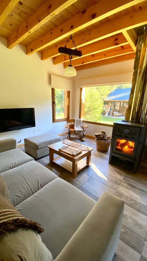 Family cabin 200 meters from Lake Meliquina
