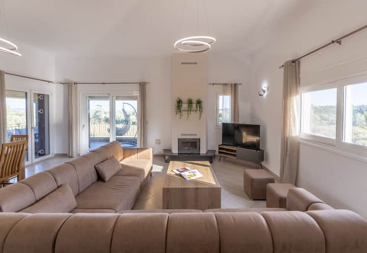 Villa Melina | Sleeps 10, 2' Drive To The Beach - Kefalonia