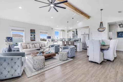 Popular Airbnb listing: Bay Views - Private Pool - 2 Blocks to Water! in Texas