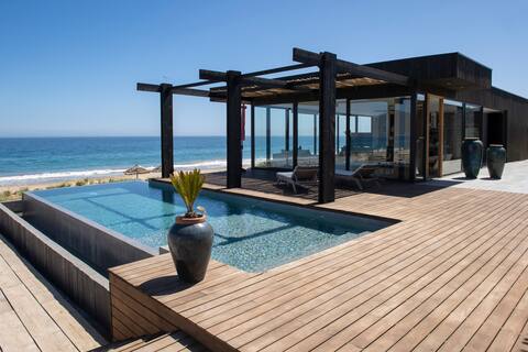 Villa La Negra, a waterfront paradise.