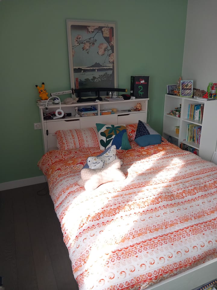 ห้องนอน #1 บนชั้นสองพร้อมเตียงขนาด 140x200