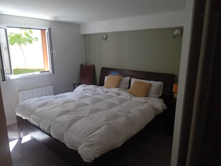 ห้องนอน #4 (ระดับสวน) พร้อมห้องน้ำส่วนตัว (ในห้องน้ำ) เตียงขนาด 180x200