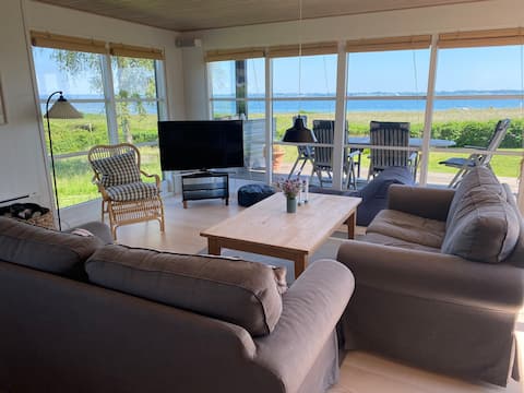 Successful Airbnb property: Beautiful summer house in the 1st row in Assens