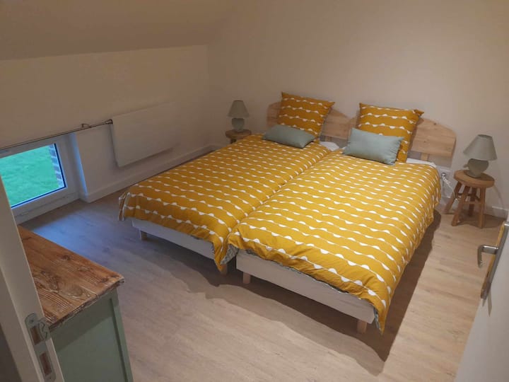 「サン・ヴァレリー・シュル・ソンム」ルーム
シングルベッド2台90×200 cm